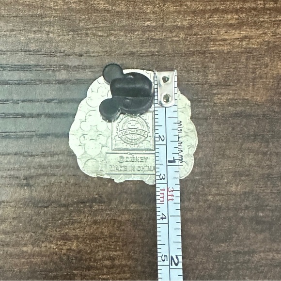 Disney Trading Pin - Ursula - Picture 4 of 4